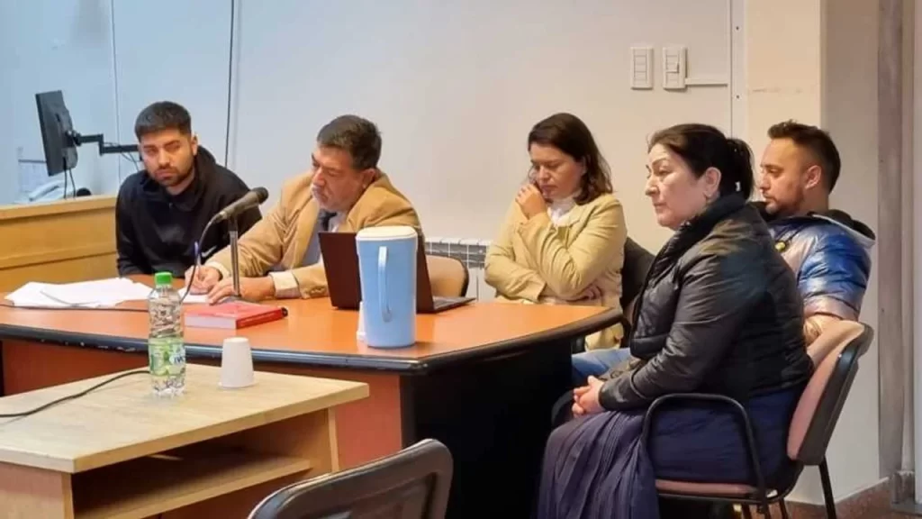 Chubut: condenaron a dos hermanos y su madre por robarle 200 mil dólares a una anciana