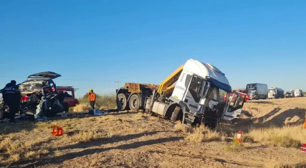Tragedia en La Rioja: tres muertos y dos niñas en estado crítico tras un choque frontal