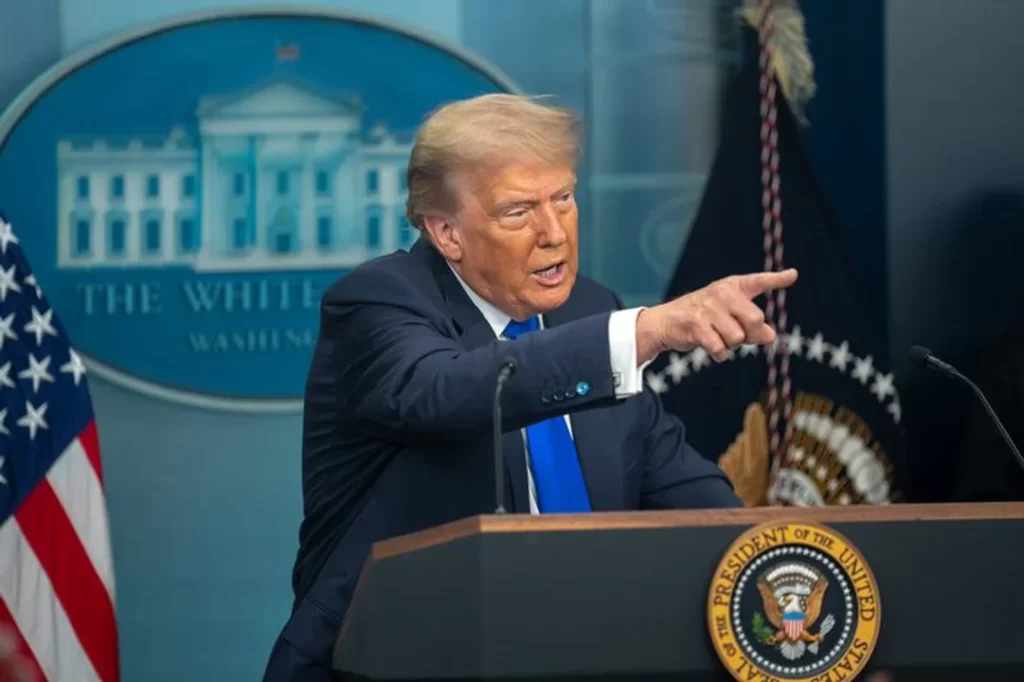 La Corte Suprema de EEUU le dio luz verde a Trump para desmantelar el Departamento de Educación