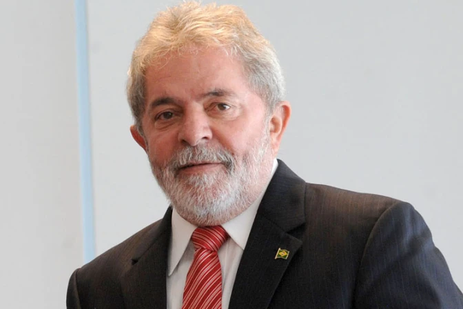 Lula anunció que buscará la reelección para evitar el retorno de «una banda de lunáticos»