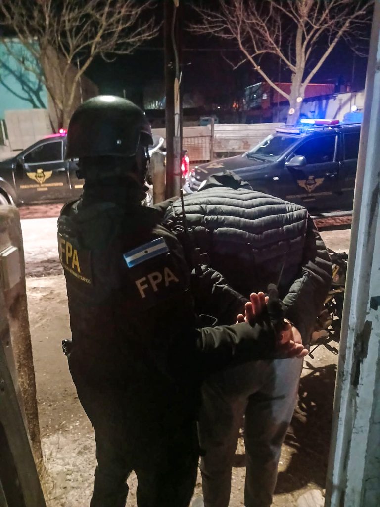 Desbarataron una banda familiar que utilizaba a un menor para comercializar droga en Córdoba