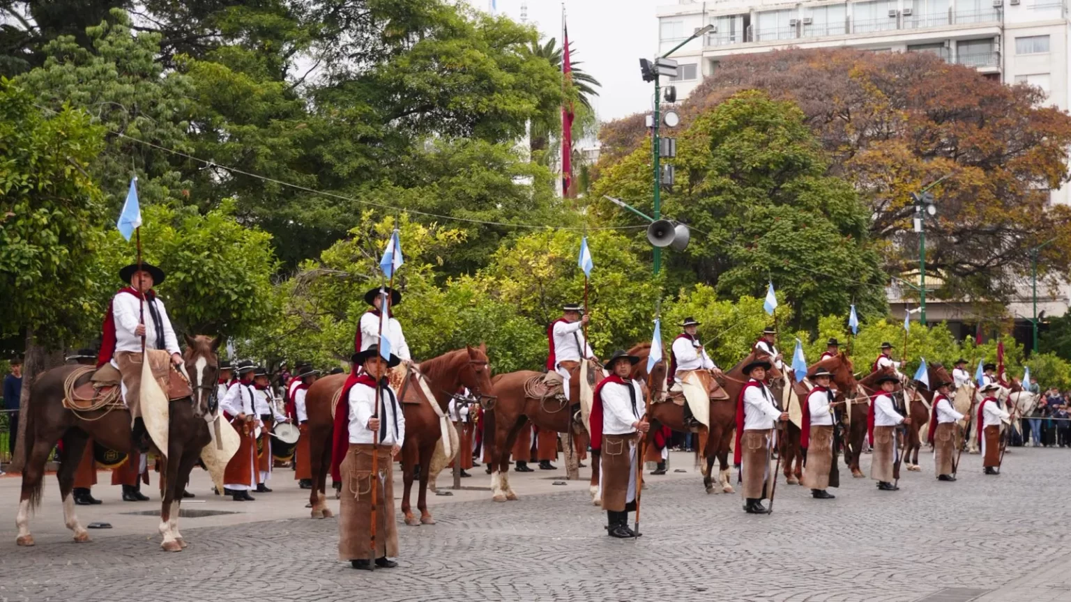 Declaran de interés turístico municipal los cambios de guardia en el Cabildo