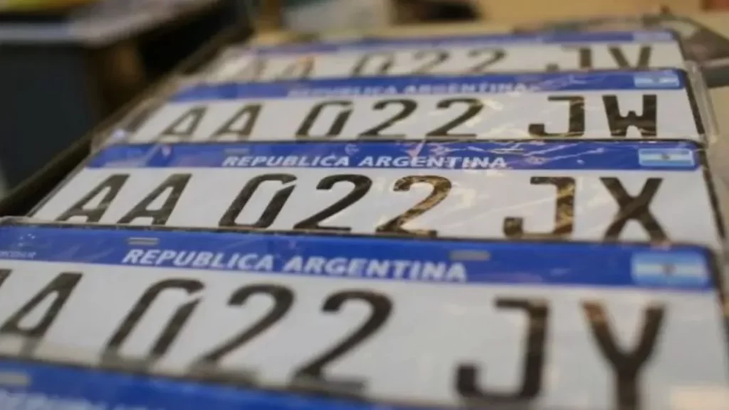 Desde septiembre, prometen normalizar la entrega de chapas patentes