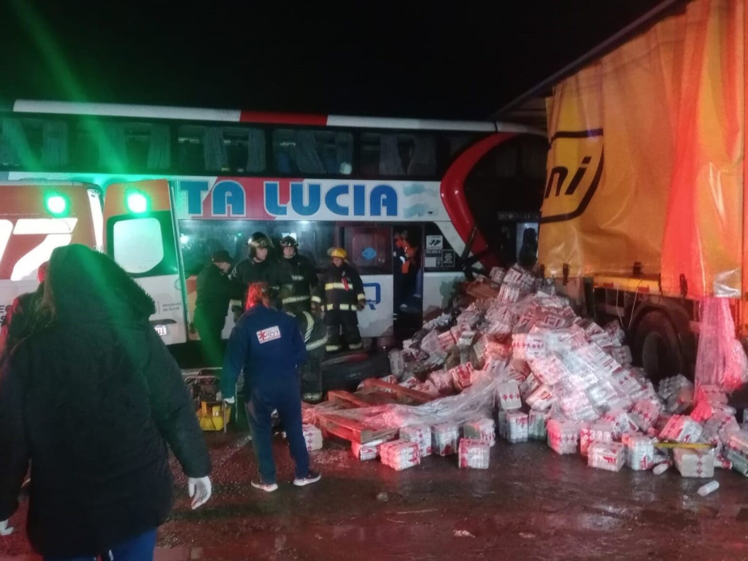 Santa Fe: trágico choque frontal en ruta 11 dejó al menos tres muertos