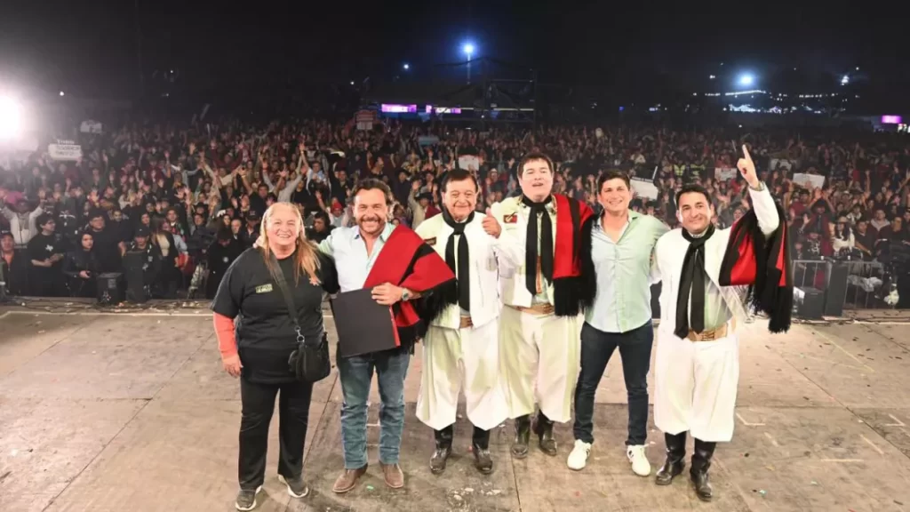 Con música y tradición, Sáenz junto al pueblo de Orán celebró los 231 años de la ciudad
