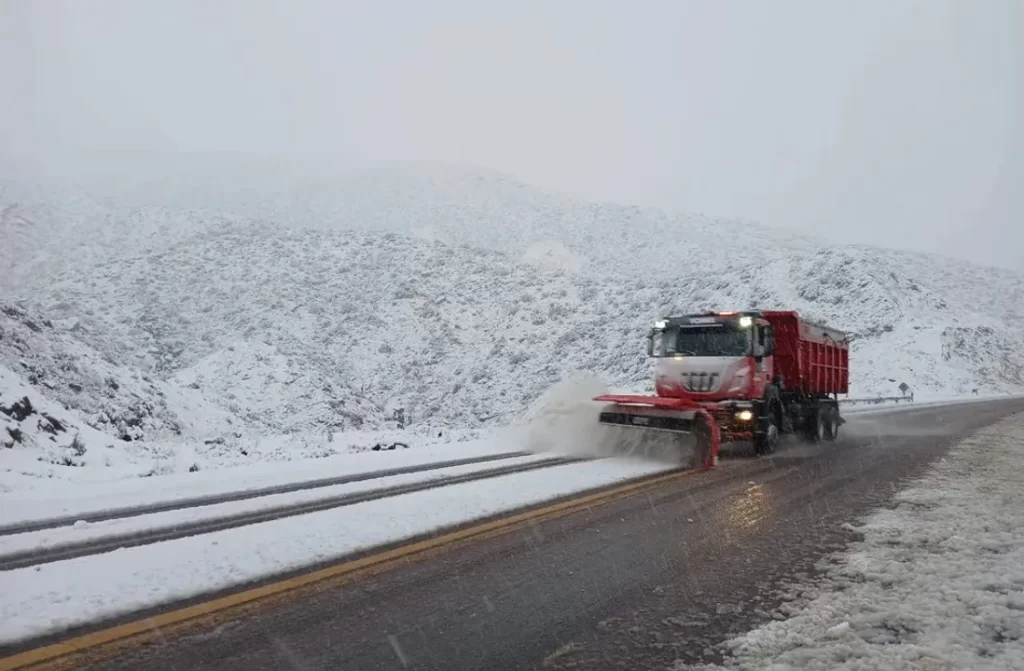 La tormenta de Santa Rosa golpea fuerte en Mendoza y obligó al corte total de la Ruta Nacional 7