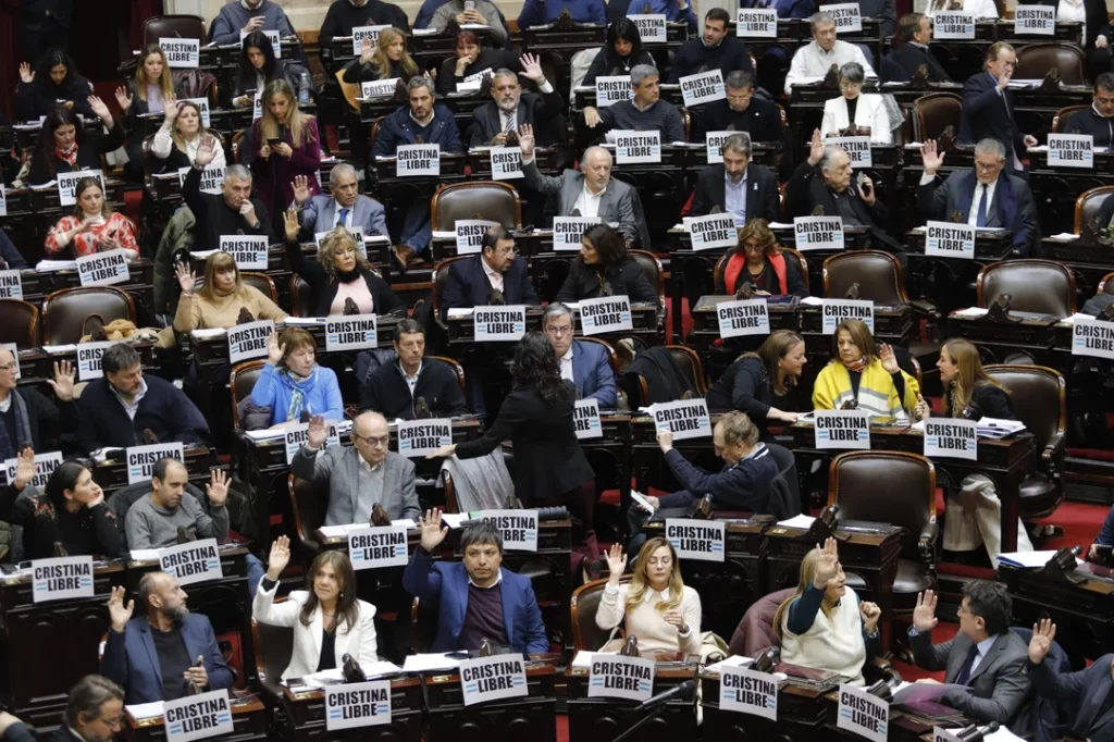 Con un quórum ajustado, la oposición buscará hoy en Diputados dar un nuevo golpe al Gobierno