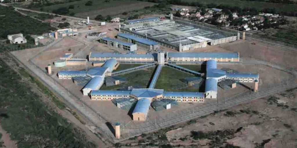Más imputados en la causa por fraudes telefónicos realizados desde la cárcel de Cruz del Eje