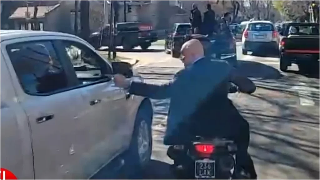 La millonaria multa que podría recibir José Luis Espert por haberse ido en moto y sin casco