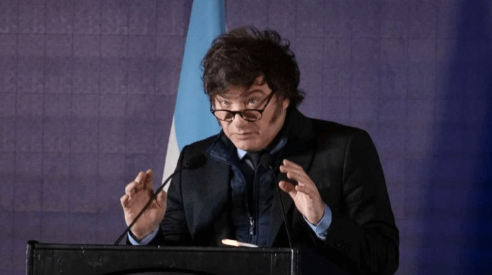 Aseguran que Javier Milei pagó más de intereses de la deuda que de jubilaciones en sus 600 días de gobierno
