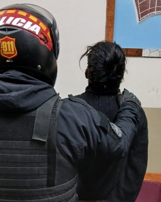 Detenidos por evadir un control y portar una réplica de arma de fuego