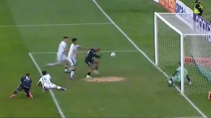 Central Norte y Nueva Chicago empataron sin goles ante un nuevo papelón arbitral