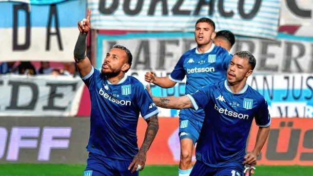 Racing goleó a Deportivo Riestra y accedió a los cuartos de final de la Copa Argentina