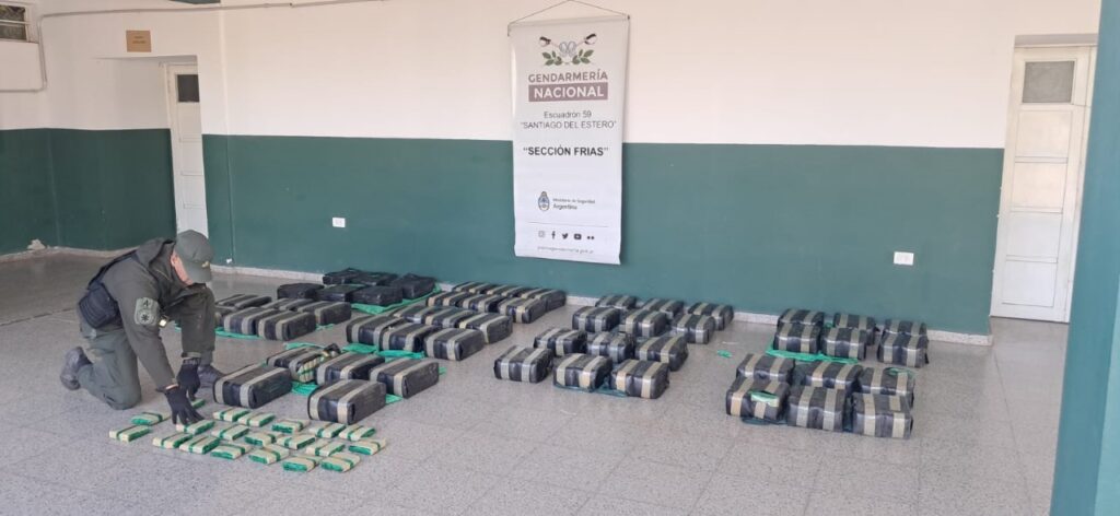 Viajaba de Orán a La Pampa con 270 kilos de hojas de coca en un acoplado