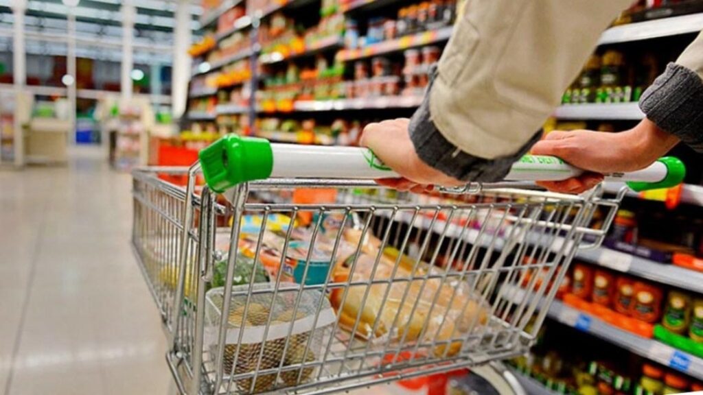 En picada: El consumo en mayoristas se hundió por tercer mes seguido
