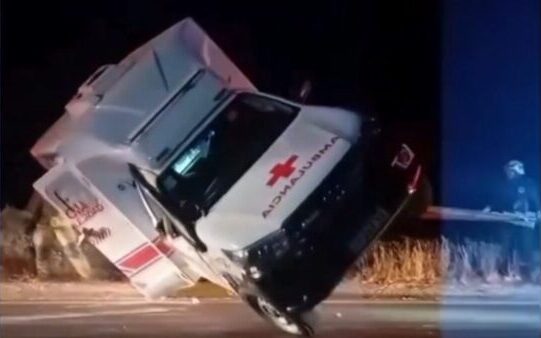 Volcó una ambulancia en la ruta 68 y dos autos chocaron cerca de Animaná