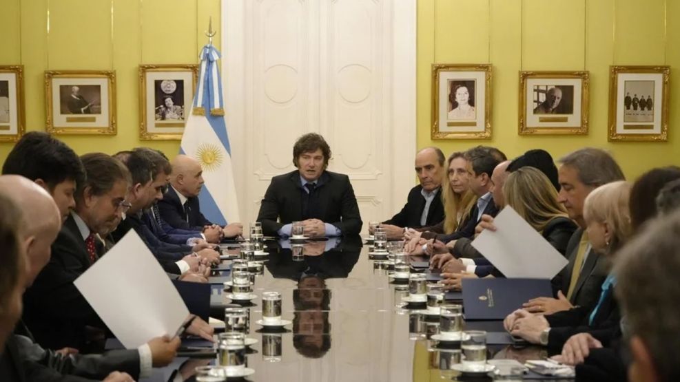 Javier Milei convocó a una doble reunión de Gabinete tras la derrota electoral bonaerense