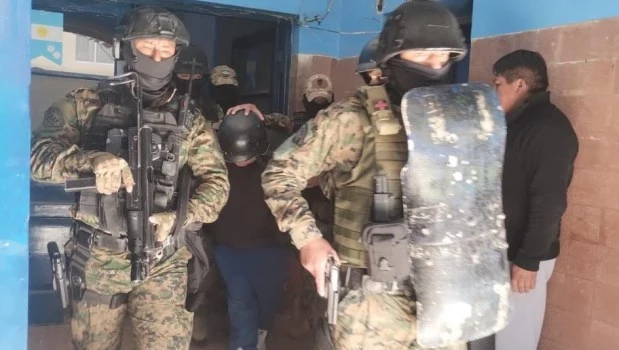 Triple crimen de Florencio Varela: trasladaron al quinto sospechoso desde Bolivia