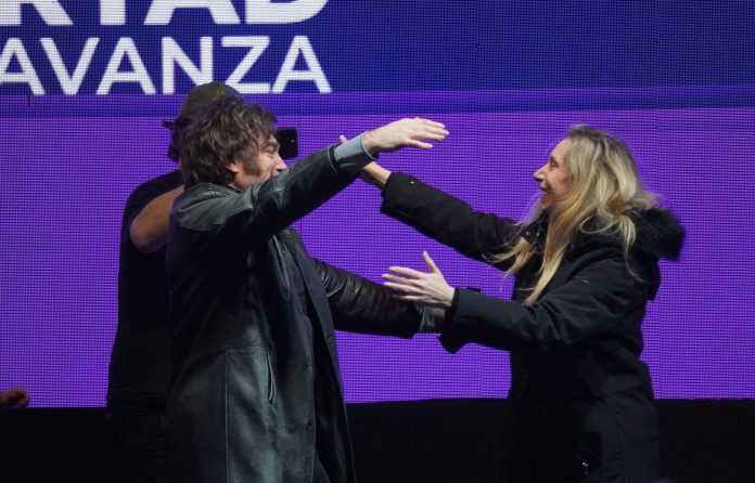Milei rechazó las “operaciones”, defendió a su hermana y dijo que LLA y el peronismo están en “empate técnico”