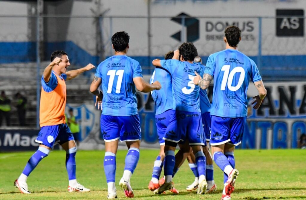 Gimnasia goleó a Arsenal y sigue en la lucha por la cima