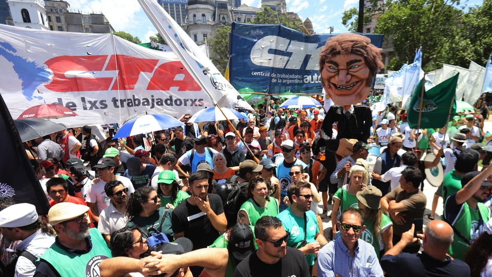 Las dos CTA participan este lunes de una conferencia frente al Congreso en rechazo a los vetos presidenciales