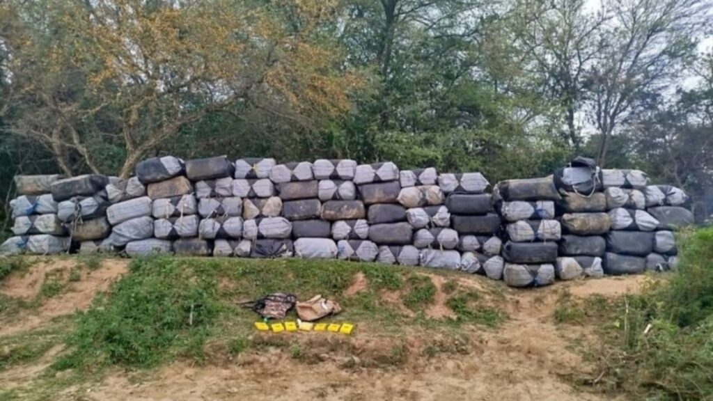 Con tecnología aérea, interceptan a personas con cocaína y hojas de coca