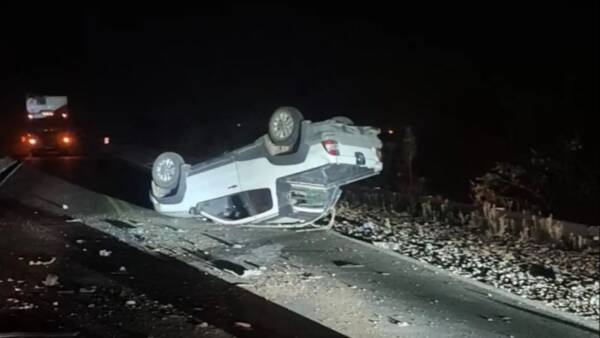 Violento choque entre dos autos en Ruta Nacional 50: tres personas resultaron gravemente heridas