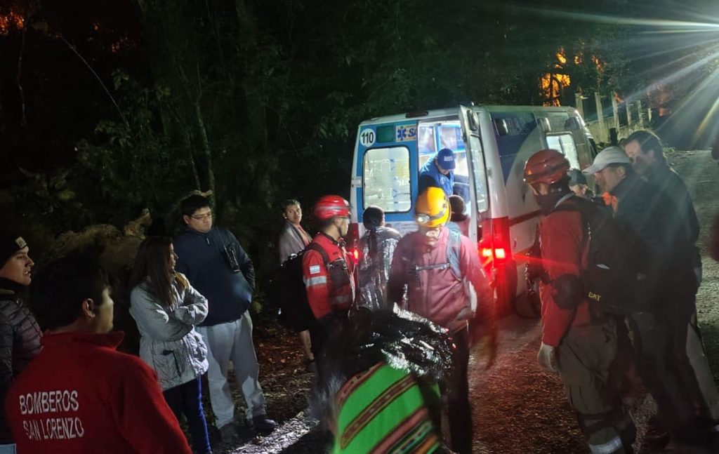 Cuatro personas fueron rescatadas en un cerro de San Lorenzo