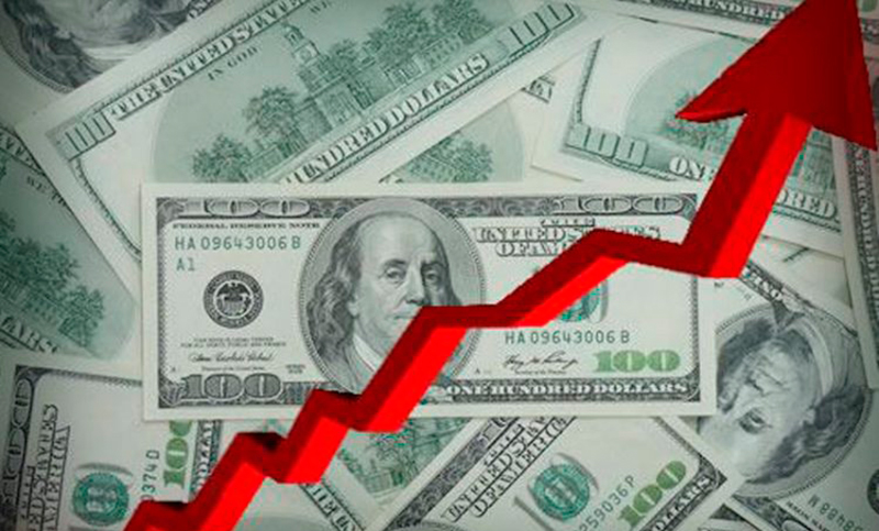 El dólar vuelve a subir y se acerca al techo de la banda