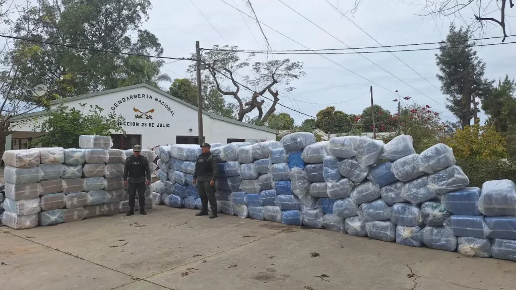 Salta: Gendarmería frustró cruces de droga y mercadería en balsas