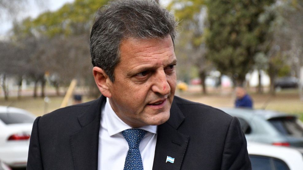 La escuela donde vota Massa aún no abrió, pasada una hora del inicio de la votación