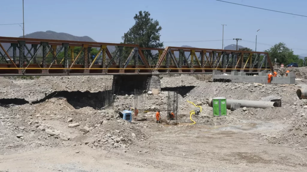 La obra de los nuevos puentes sobre río Vaqueros y la circunvalación avanza a buen ritmo