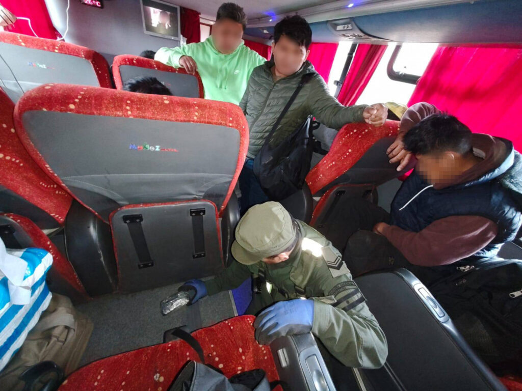 Salteño viajaba con casi medio kilo de marihuana en un colectivo y terminó detenido en Catamarca