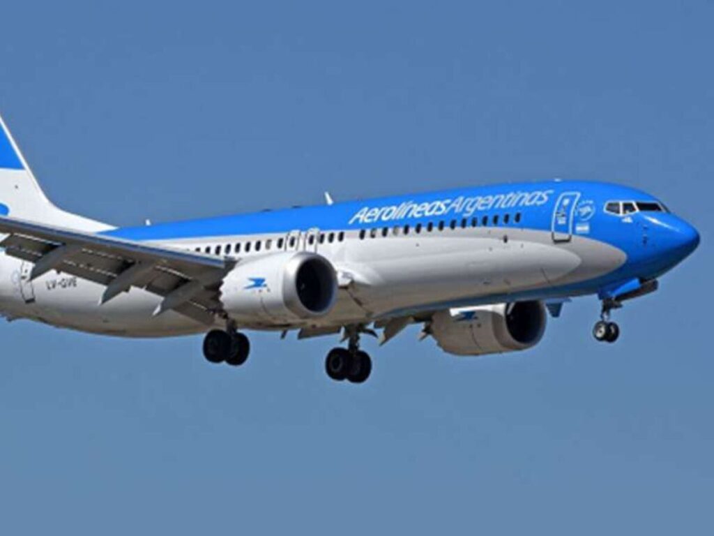 Un vuelo de Aerolíneas Argentinas fue desviado a Ezeiza tras una falla en el motor