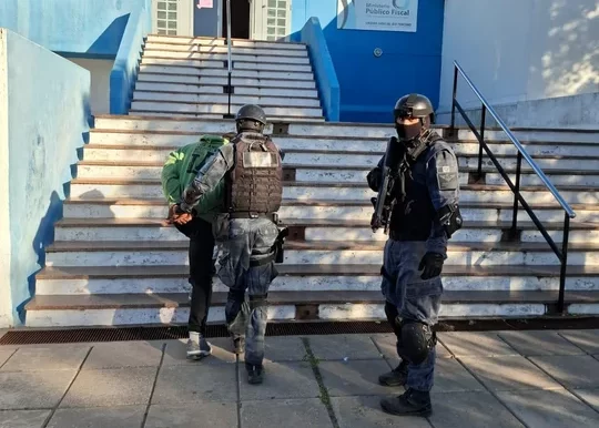 Córdoba: detuvieron a un empleado municipal y a su expareja por utilizar a una menor en la venta de drogas