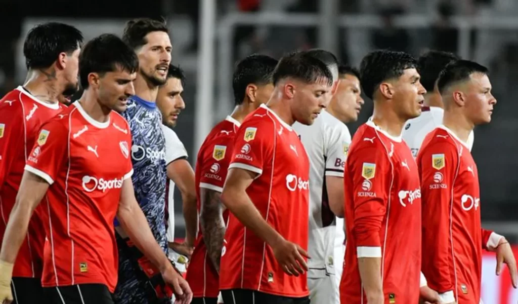 Independiente se hunde en la tabla tras caer 2-0 ante Lanús