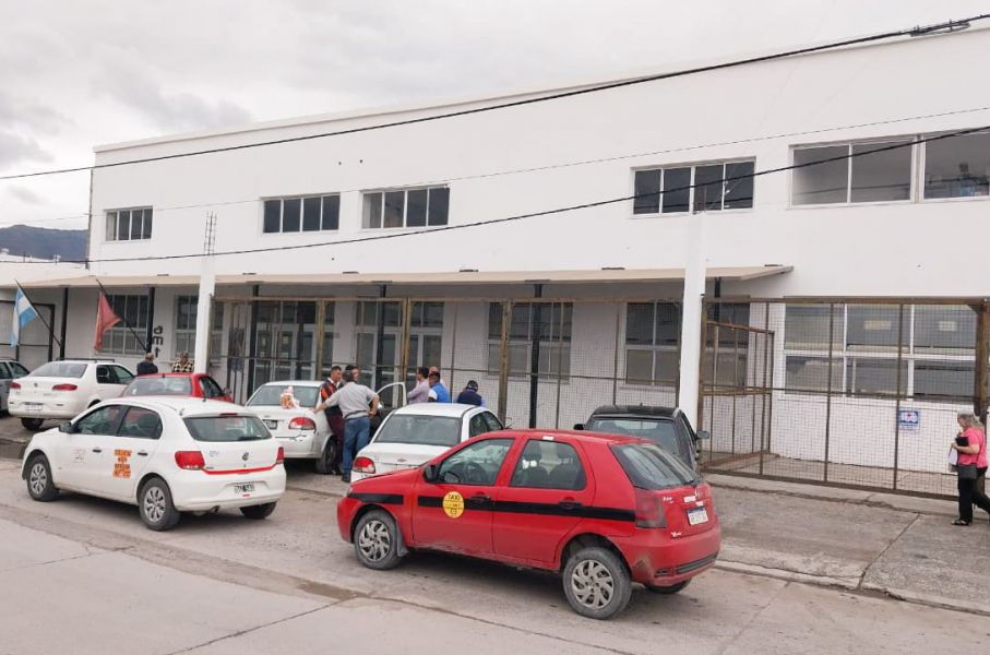 La AMT dispuso prorrogar por 90 días los modelos vencidos 2011 de taxis y remises