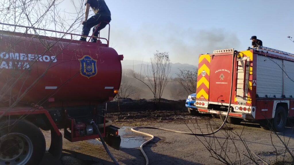Intenso operativo por incendio en cercanías del Aeropuerto