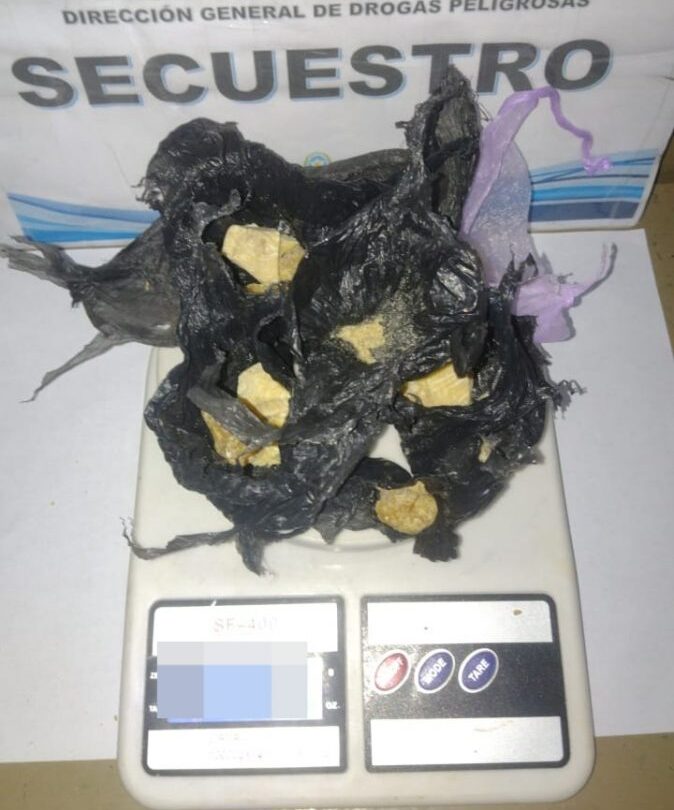 Secuestraron más de 500 dosis de droga en Villa Mitre
