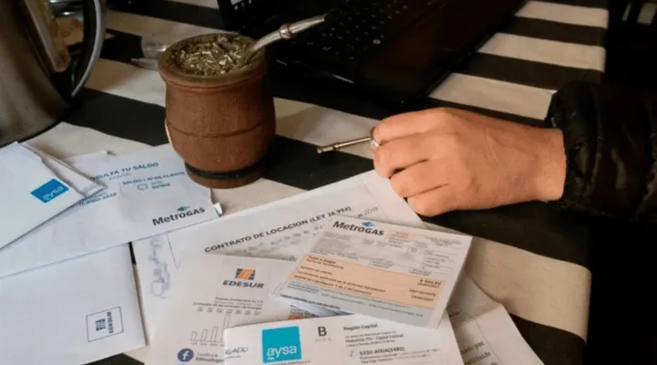 Golpe a la clase media: algunos servicios públicos subieron hasta 900% en la era Milei
