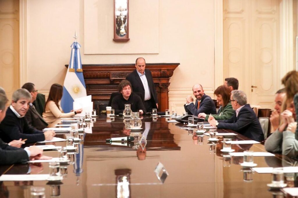Cambios en el Gabinete: crecen las versiones de salida de Werthein y el nuevo rol de Santiago Caputo
