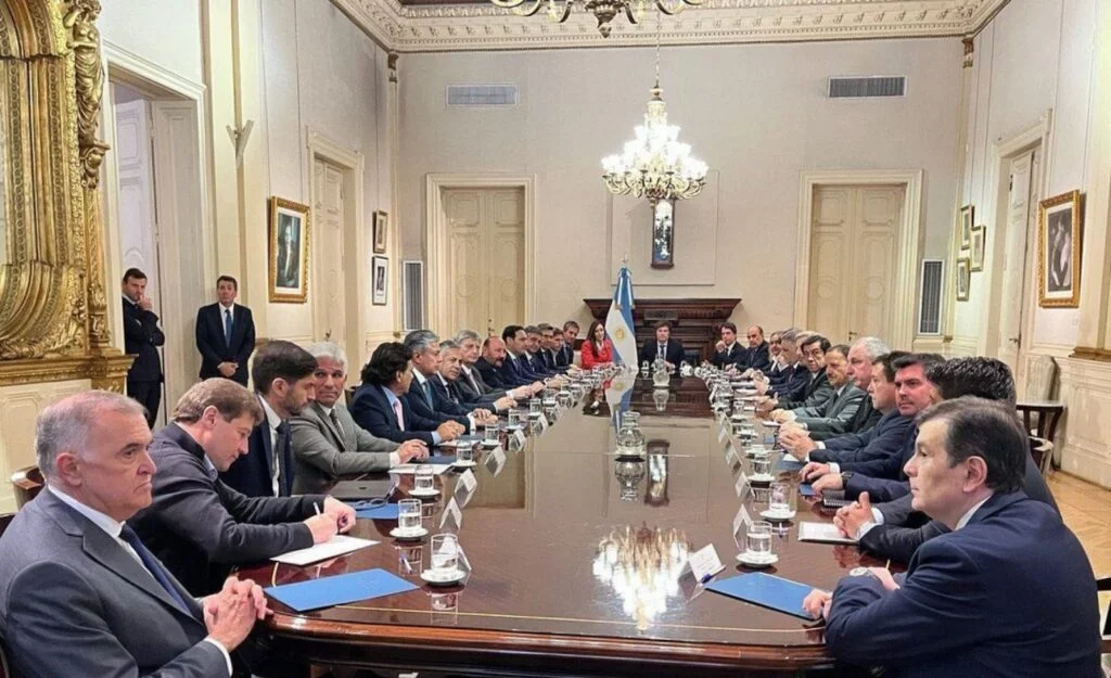 Quiénes son los gobernadores “dialoguistas” convocados por Milei al encuentro en Casa Rosada