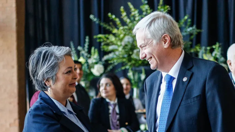 Chile: los candidatos principales cerraron sus campañas en Santiago