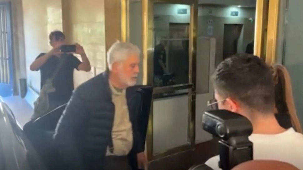 Julio De Vido llegó a Comodoro Py para entregarse