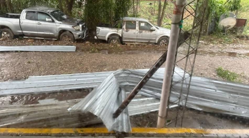 Temporal en Aguas Blancas: fuertes ráfagas dejaron sin luz a vecinos y generaron destrozos