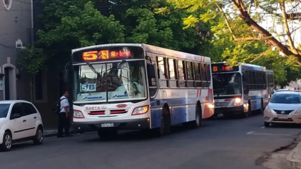 Servicio de colectivos de mañana viernes y del lunes 24