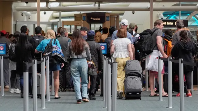 Estados Unidos reducirá en un 10% el tráfico aéreo en 40 ubicaciones por cierre del Gobierno