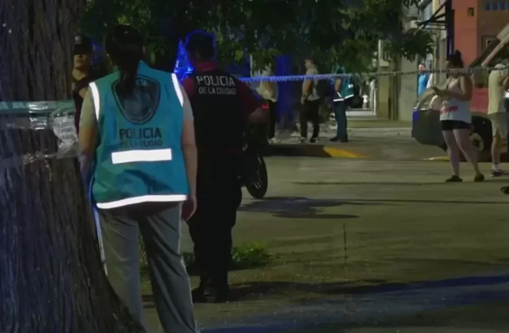 Buenos Aires: asesinaron a puñaladas a una mujer en su casa y su esposo encontró el cuerpo ensangrentado