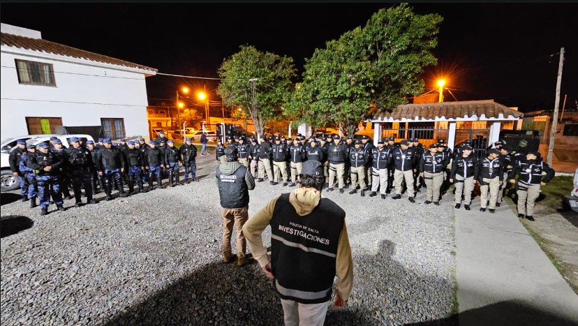 Ocho integrantes de una banda de falsos cambistas fueron detenidos