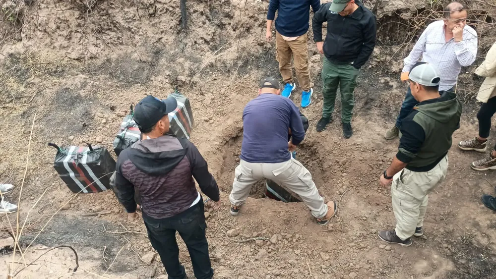 Hallaron droga enterrada donde cayó la avioneta narco y suman 364 kilos de cocaína y cuatro detenidos